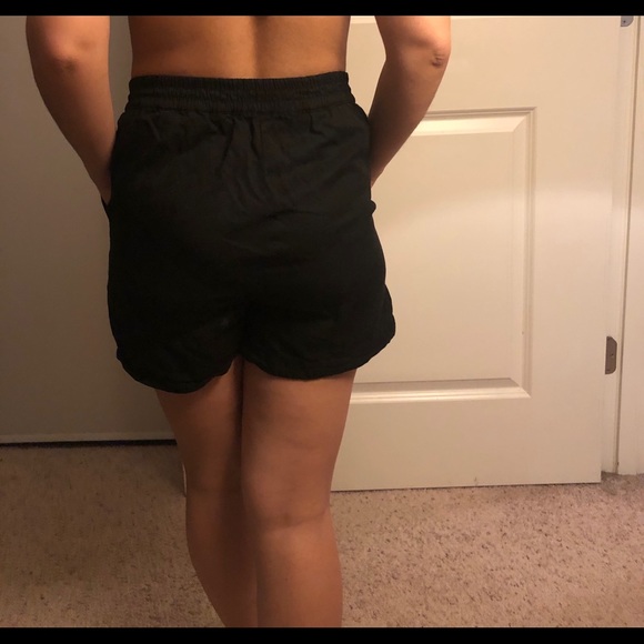 Black short - Picture 3 of 3
